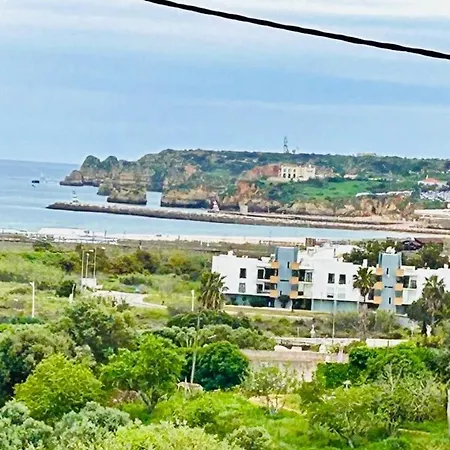 Beachfront With Pool 公寓 *